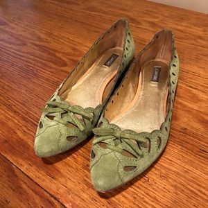 JOAN & DAVID green suede cut-out  flats. SIZE 8.5M